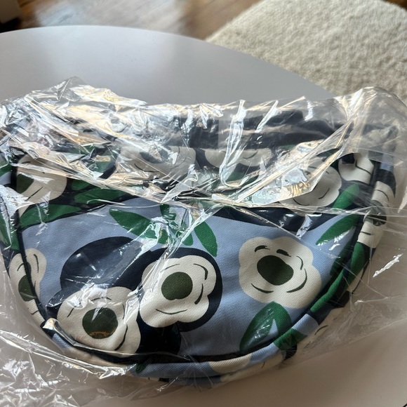 NEW Marimekko + Uniqlo Blue Floral crescent Round Mini Shoulder Bag. - Picture 4 of 6
